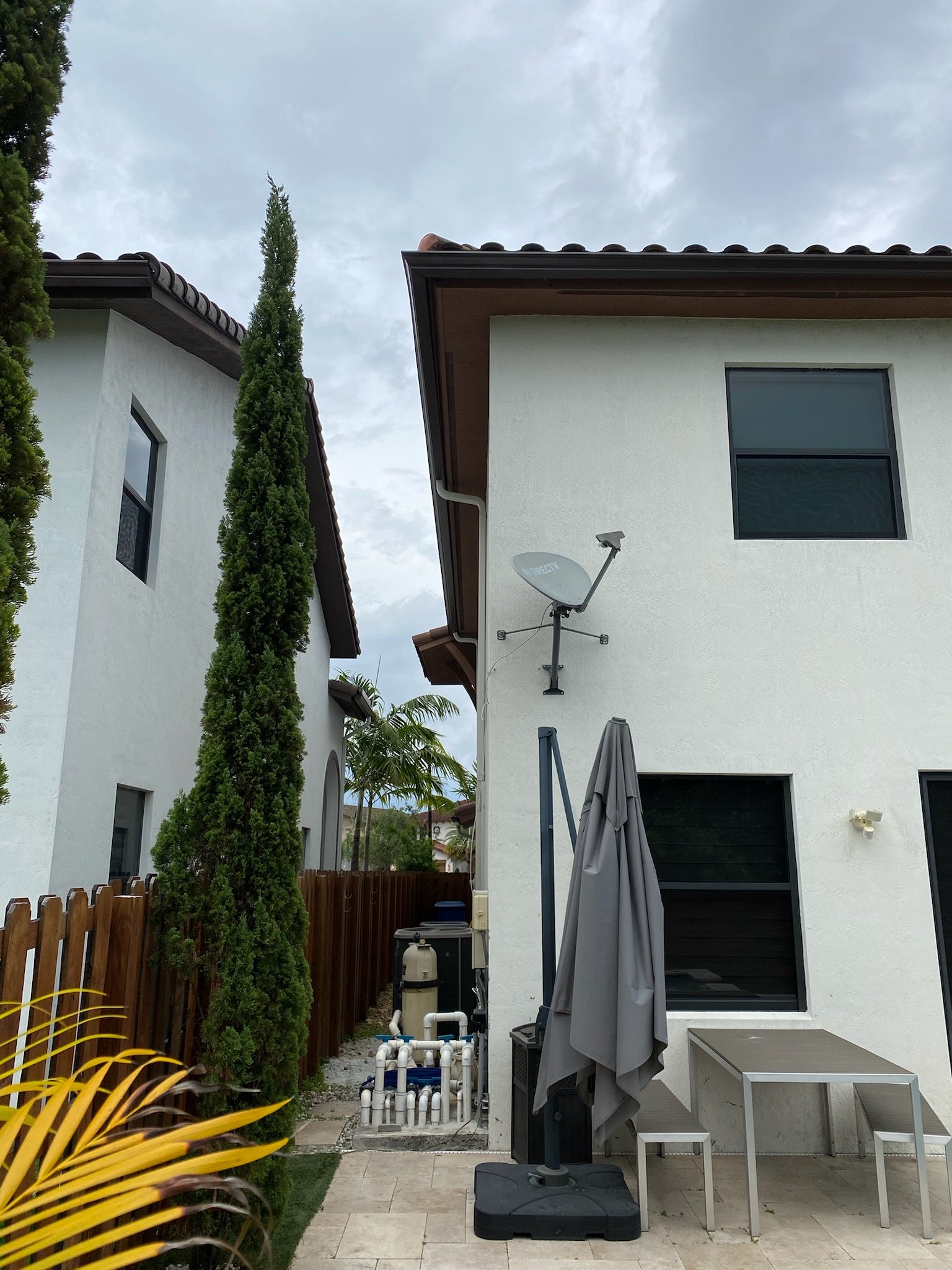 Side yard, houses, and patio - Gutters and Gutters (Gutter repair companies)